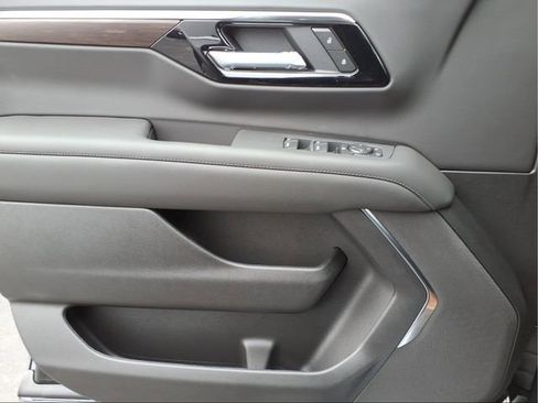 New 2026 Chevrolet Tahoe LS image 15