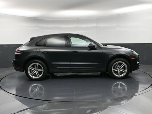 Certified 2025 Porsche Macan AWD/4WD image 9