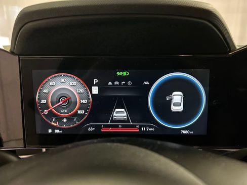 Used 2025 Hyundai Elantra Limited FWD image 14