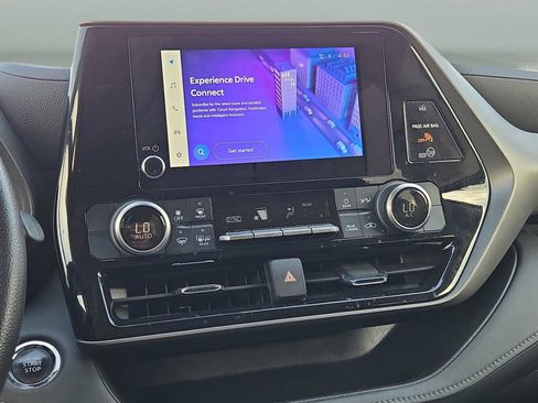 Used 2023 Toyota Highlander L FWD image 16