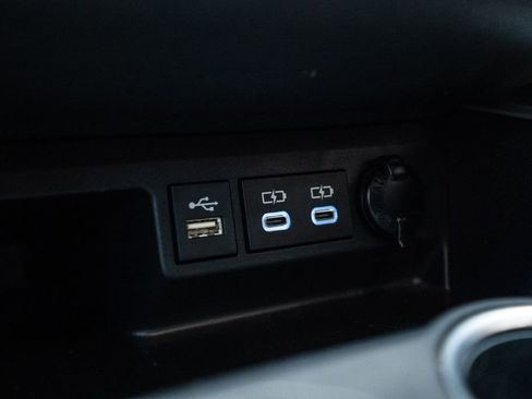 Used 2023 Toyota Highlander XLE AWD/4WD image 27