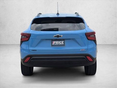Used 2024 Chevrolet Trax RS w/ Sunroof Package FWD image 7