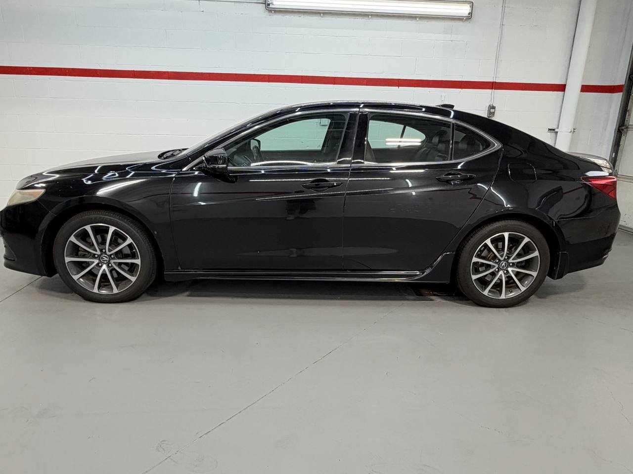 Used 2016 Acura TLX w/ Advance Package AWD/4WD image 2