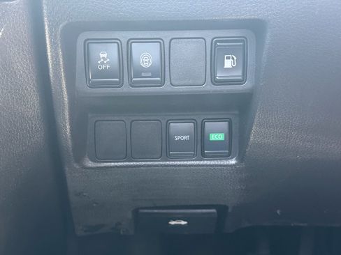 Used 2020 Nissan Rogue S FWD image 30