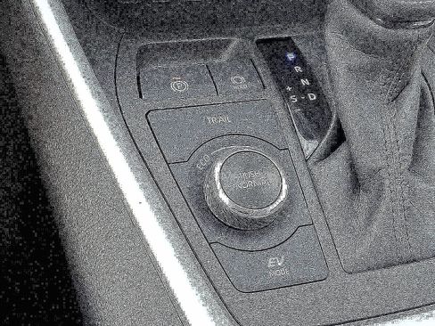 Used 2022 Toyota RAV4 LE image 22