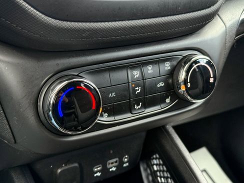 Used 2022 Chevrolet TrailBlazer LT image 19