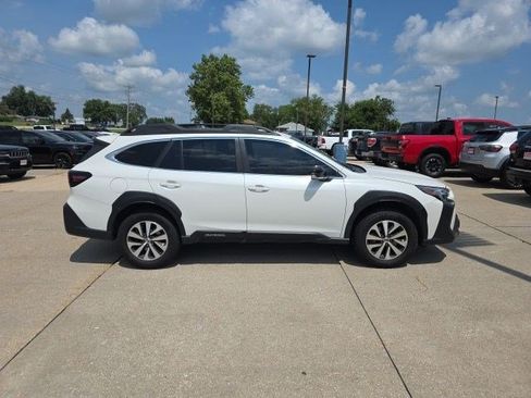 Used 2023 Subaru Outback Premium AWD/4WD image 9