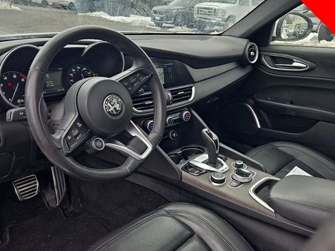 Used 2022 Alfa Romeo Giulia Ti image 6