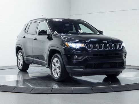 Used 2024 Jeep Compass Latitude AWD/4WD image 4