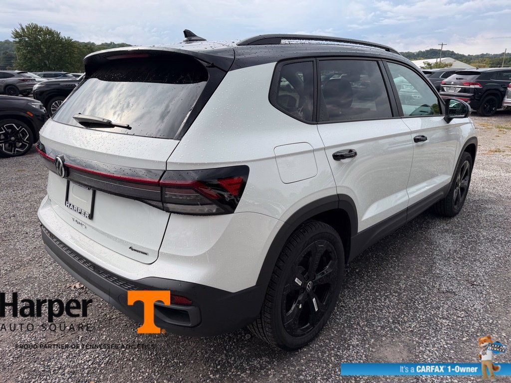 Used 2025 Volkswagen Taos SE AWD/4WD image 5