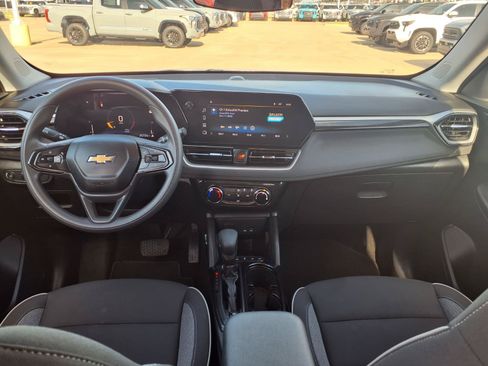 Used 2025 Chevrolet TrailBlazer LT AWD/4WD image 11