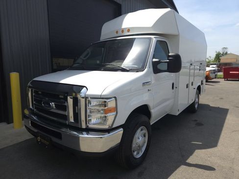 Used 2019 Ford E-350 and Econoline 350 Super Duty w/ Power Windows & Locks Group RWD image 2