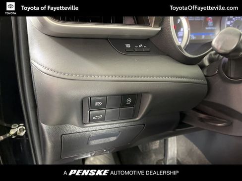 Used 2023 Toyota Highlander XLE image 30