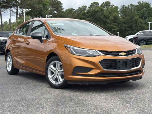 Used 2017 Chevrolet Cruze LT w/ Sun And Sound Package FWD image 2