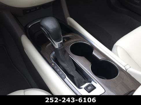 Used 2024 Chevrolet Malibu LT FWD image 15