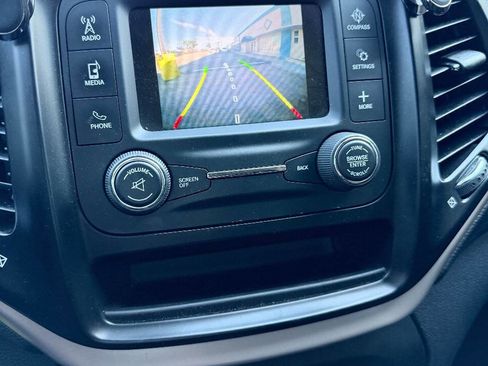 Used 2014 Jeep Cherokee Sport image 23