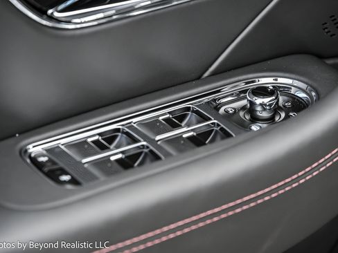 Used 2025 Bentley Flying Spur Plug-In Hybrid AWD/4WD image 22