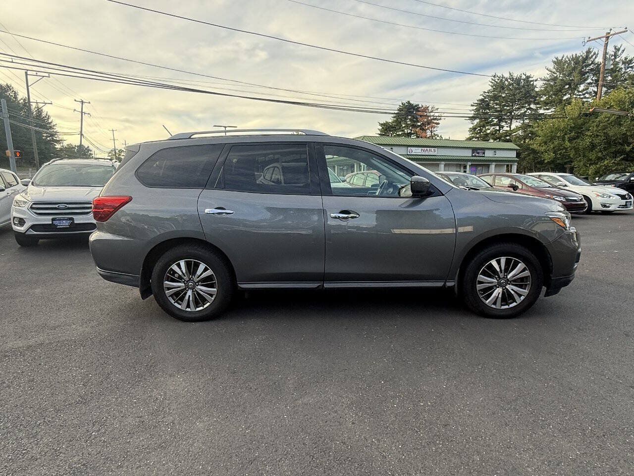 Used 2018 Nissan Pathfinder SV AWD/4WD image 10
