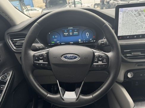 Used 2023 Ford Escape Platinum image 17