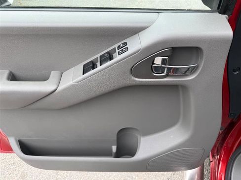 Used 2014 Nissan Frontier SV w/ SV Value Truck Package image 17