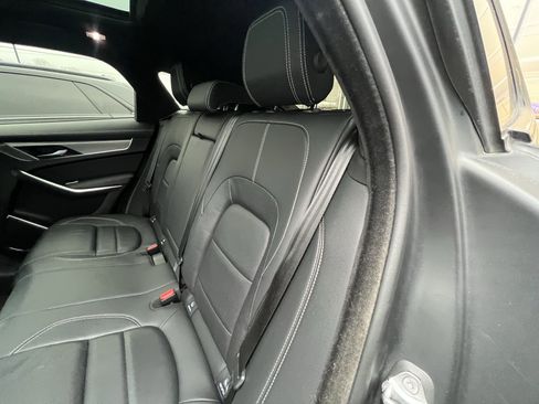 Certified 2023 Jaguar F-PACE R-Dynamic S image 33