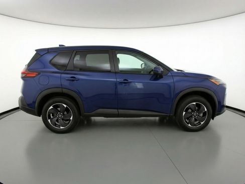 Used 2025 Nissan Rogue SV image 11
