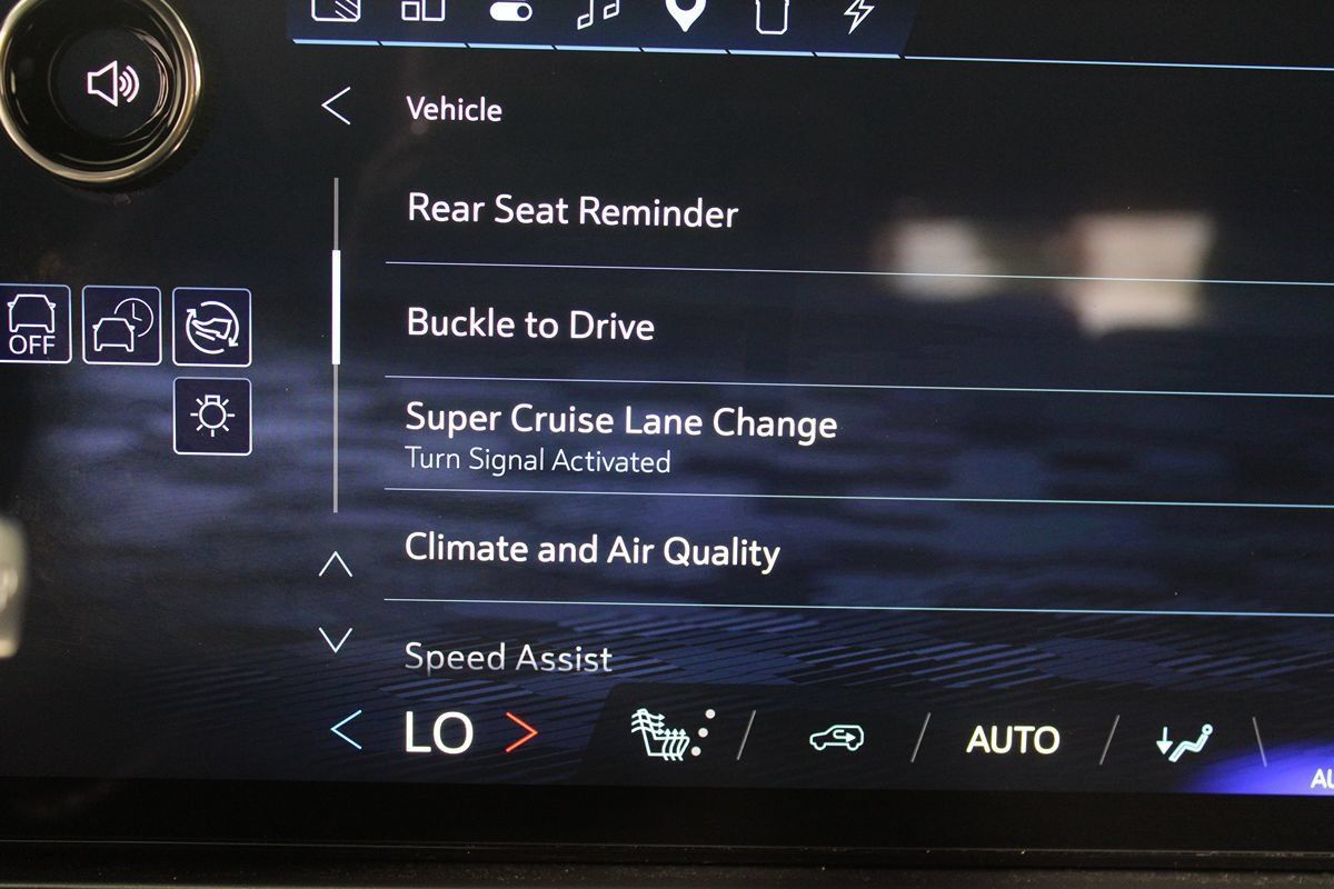 Used 2024 Chevrolet Equinox EV RS FWD image 13