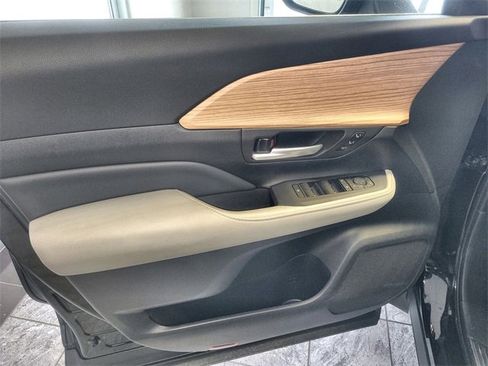 Used 2025 Toyota Grand Highlander Limited image 13