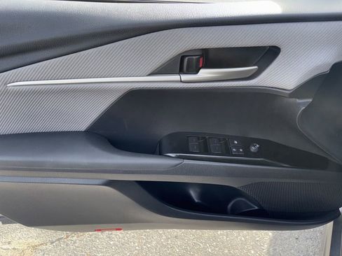 Used 2025 Toyota Camry SE image 9