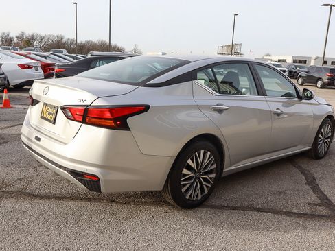 Used 2023 Nissan Altima 2.5 SV image 4