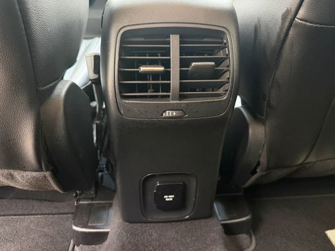 Used 2020 Ford Escape Titanium w/ Titanium Premium Package 2.0 AWD/4WD image 19