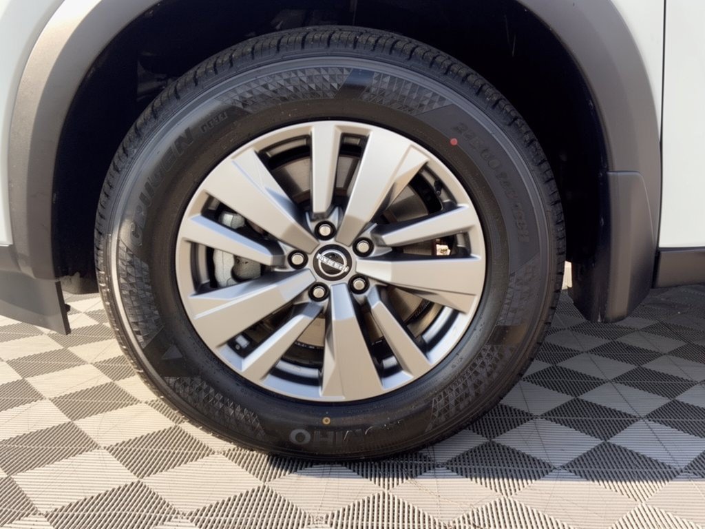 Used 2025 Nissan Pathfinder SV FWD image 17