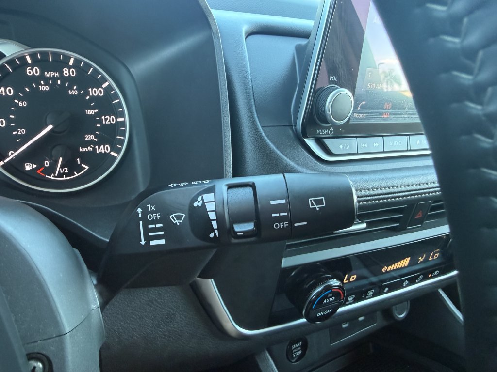 Used 2025 Nissan Rogue SV FWD image 23