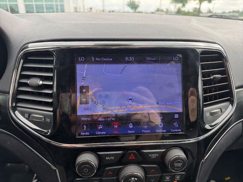 Used 2019 Jeep Grand Cherokee Limited AWD/4WD image 13