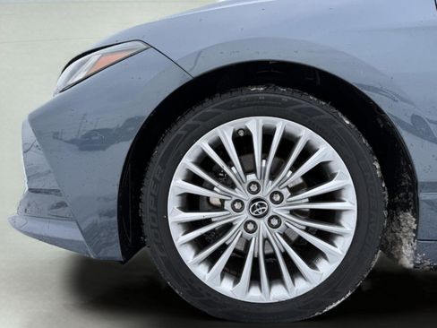 Used 2019 Toyota Avalon Limited image 8