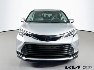 Used 2023 Toyota Sienna LE FWD video 2