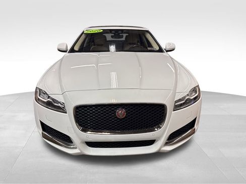 Used 2020 Jaguar XF Premium image 8