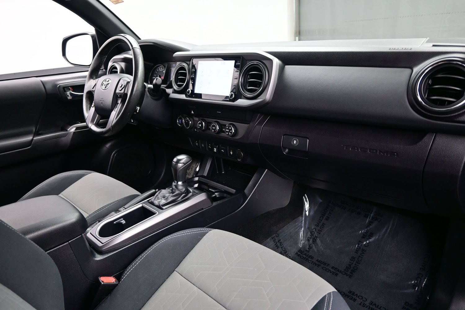 Used 2020 Toyota Tacoma TRD Off-Road w/ Technology Package AWD/4WD image 15
