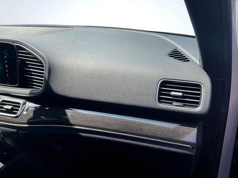 Used 2020 Mercedes-Benz GLE 350 w/ Premium Package image 17