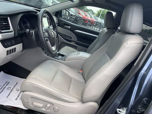 Certified 2019 Toyota Highlander XLE AWD/4WD image 18