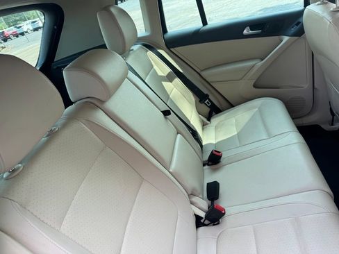 Used 2014 Volkswagen Tiguan SE FWD image 11