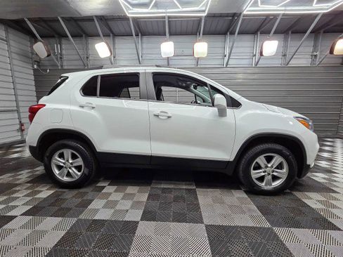 Used 2020 Chevrolet Trax LT w/ LT Convenience Package AWD/4WD image 9
