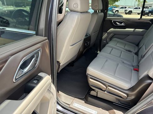 Used 2022 Chevrolet Tahoe LT w/ LT Signature Package RWD image 19