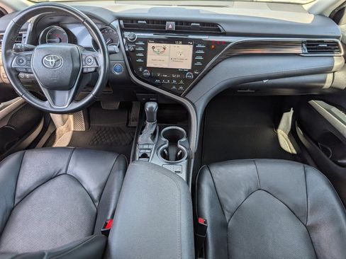 Used 2020 Toyota Camry XLE w/ Preferred Accessory Package image 4