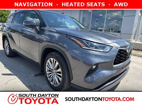 Used 2022 Toyota Highlander Platinum AWD/4WD image 1