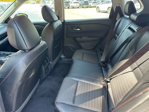 Used 2025 Nissan Rogue SV AWD/4WD image 18