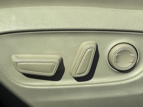 Used 2025 Toyota Highlander Limited image 8