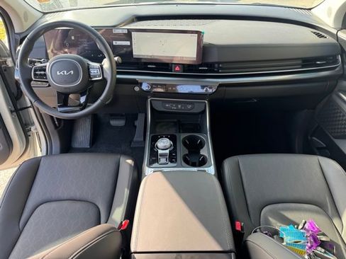 Used 2025 Kia Carnival SX w/ SX Dark Edition Package image 14