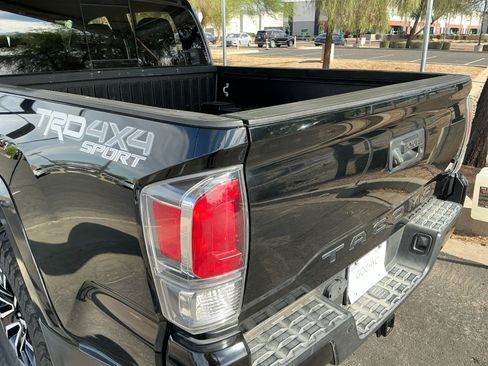 Used 2020 Toyota Tacoma TRD Sport w/ Technology Package image 24