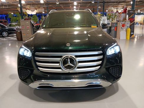 Used 2024 Mercedes-Benz GLS 450 4MATIC image 3